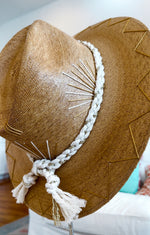 Load image into Gallery viewer, Queen Bee Hat Natural Palm
