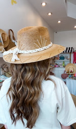 Load image into Gallery viewer, Queen Bee Hat Natural Palm
