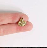 Load image into Gallery viewer, Clam Shell Charm

