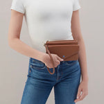 Load image into Gallery viewer, Goldie Wristlet Brown Sugar
