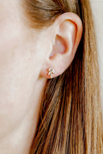 Load image into Gallery viewer, Screwback Stud Earrings Laurel Gold
