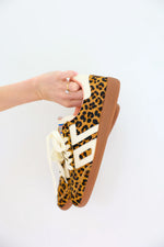 Load image into Gallery viewer, Cloud Leopard White
