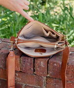 Load image into Gallery viewer, Ariana Crossbody- Latte
