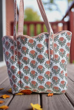 Load image into Gallery viewer, Clancy Floral Scalloped Tote
