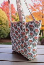 Load image into Gallery viewer, Clancy Floral Scalloped Tote
