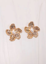 Load image into Gallery viewer, MacElroy Flower Earring Shiny Gold
