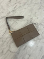 Load image into Gallery viewer, Quilted Leather Card Holder

